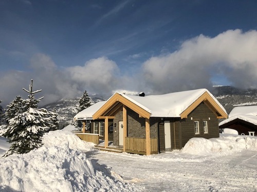 Bilde av hytte i Vrådal - snø og vinter