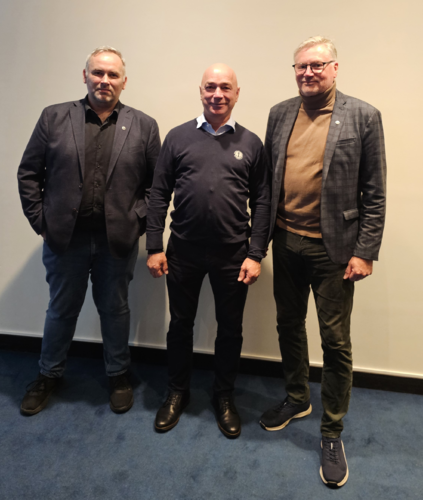 Tre menn, f.v.: Hovedtillitslvalgt i Sølvtrans Geir Bjørnar Bekken, rådgiver Geir Offerdal og tariffleder Jan-Erik Lundby.