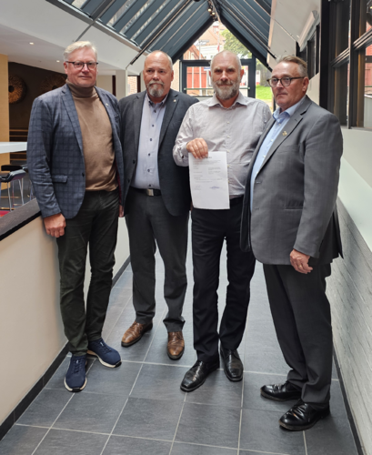 Fire menn, (f.v.) tariffleder Jan-Erik Lundby (NSF), rådgiver Frank Winnberg (Dnmf), fung. adm. dir. Kjell Hauge (Kystrederiene) og adm. dir. Hans Sande (NSOF).